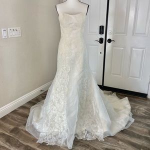Bridal gown by Saison Blanche